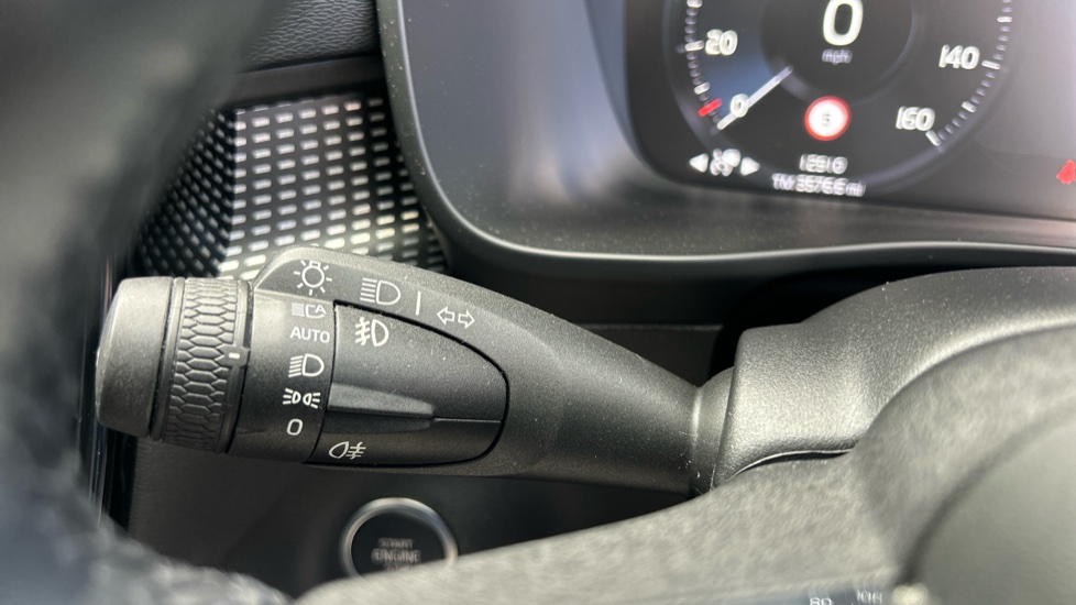 Volvo XC40 1.5 T3 [163] R DESIGN 5dr Geartronic Petrol Estate - Image 20
