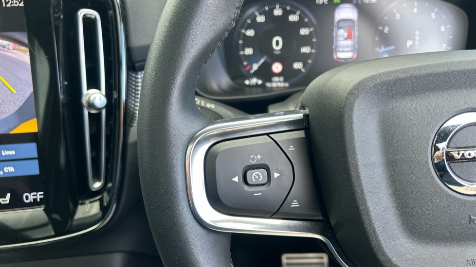 Volvo XC40 1.5 T3 [163] R DESIGN 5dr Geartronic Petrol Estate - Image 21
