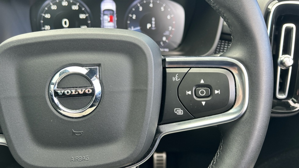 Volvo XC40 1.5 T3 [163] R DESIGN 5dr Geartronic Petrol Estate - Image 22