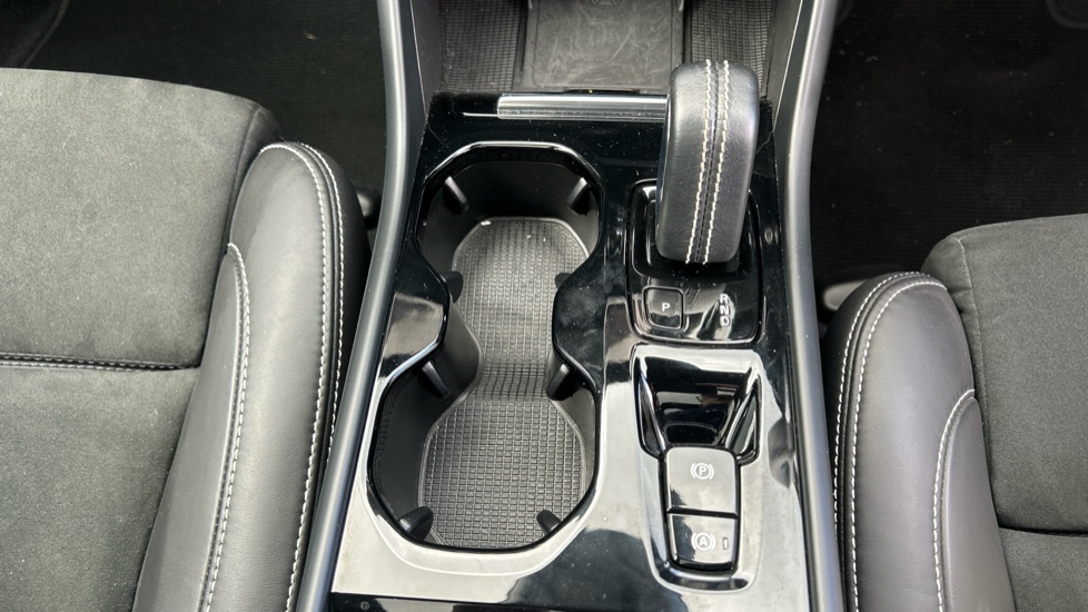 Volvo XC40 1.5 T3 [163] R DESIGN 5dr Geartronic Petrol Estate - Image 27