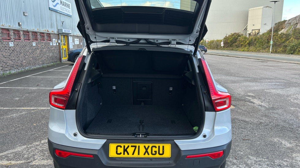 Volvo XC40 1.5 T3 [163] R DESIGN 5dr Geartronic Petrol Estate - Image 35
