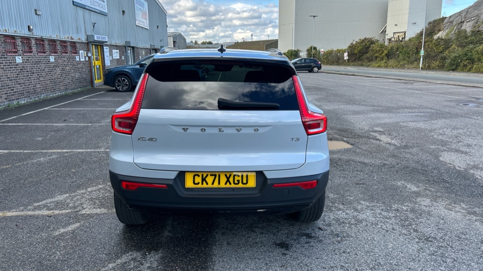 Volvo XC40 1.5 T3 [163] R DESIGN 5dr Geartronic Petrol Estate - Image 37