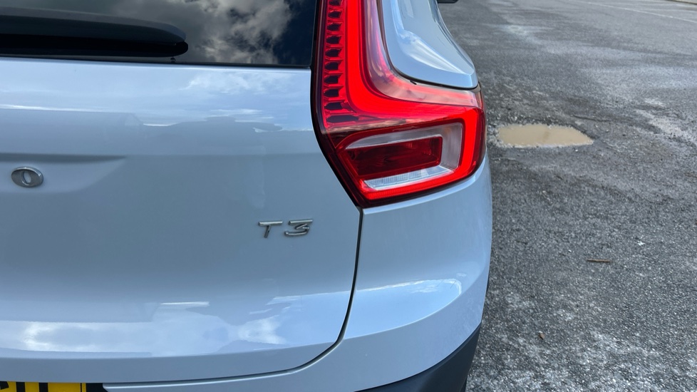 Volvo XC40 1.5 T3 [163] R DESIGN 5dr Geartronic Petrol Estate - Image 38