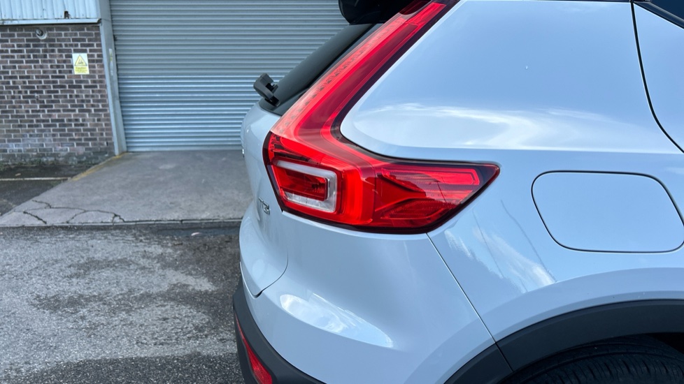 Volvo XC40 1.5 T3 [163] R DESIGN 5dr Geartronic Petrol Estate - Image 39