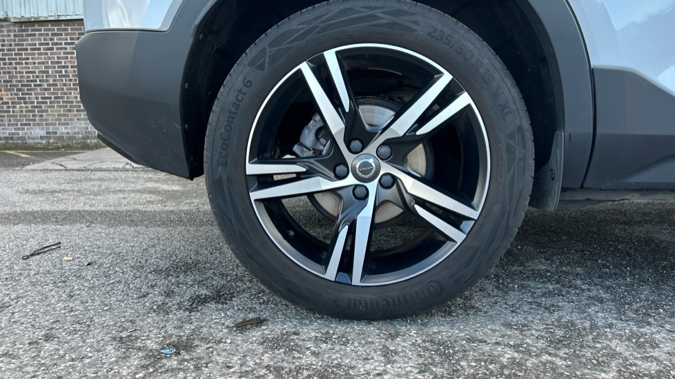 Volvo XC40 1.5 T3 [163] R DESIGN 5dr Geartronic Petrol Estate - Image 40
