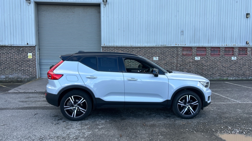 Volvo XC40 1.5 T3 [163] R DESIGN 5dr Geartronic Petrol Estate - Image 41