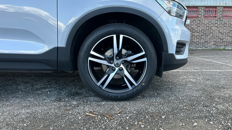 Volvo XC40 1.5 T3 [163] R DESIGN 5dr Geartronic Petrol Estate - Image 42