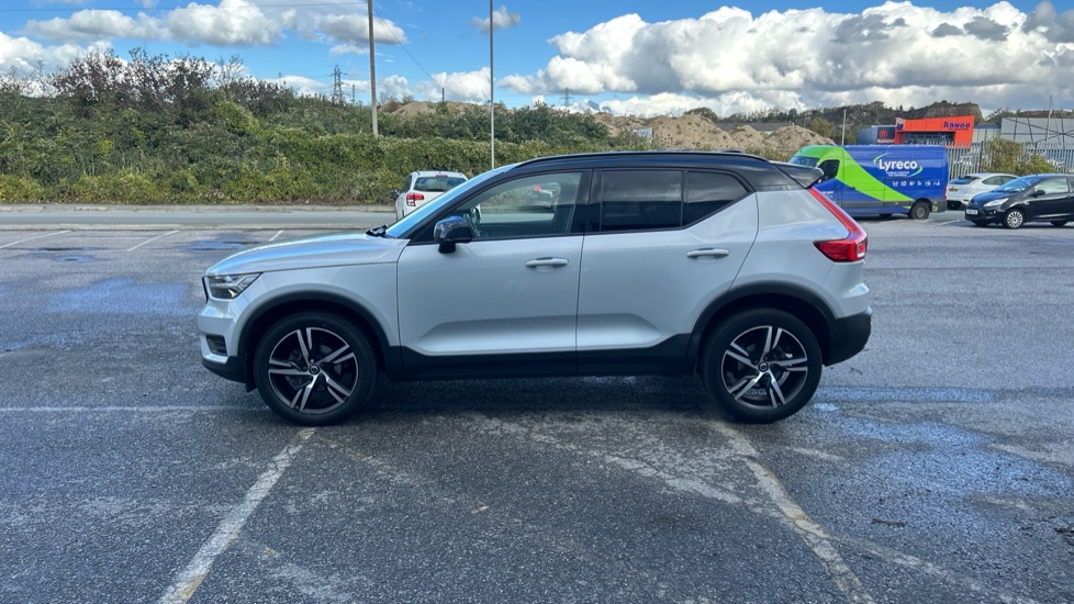 Volvo XC40 1.5 T3 [163] R DESIGN 5dr Geartronic Petrol Estate - Image 46