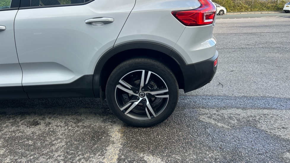 Volvo XC40 1.5 T3 [163] R DESIGN 5dr Geartronic Petrol Estate - Image 48