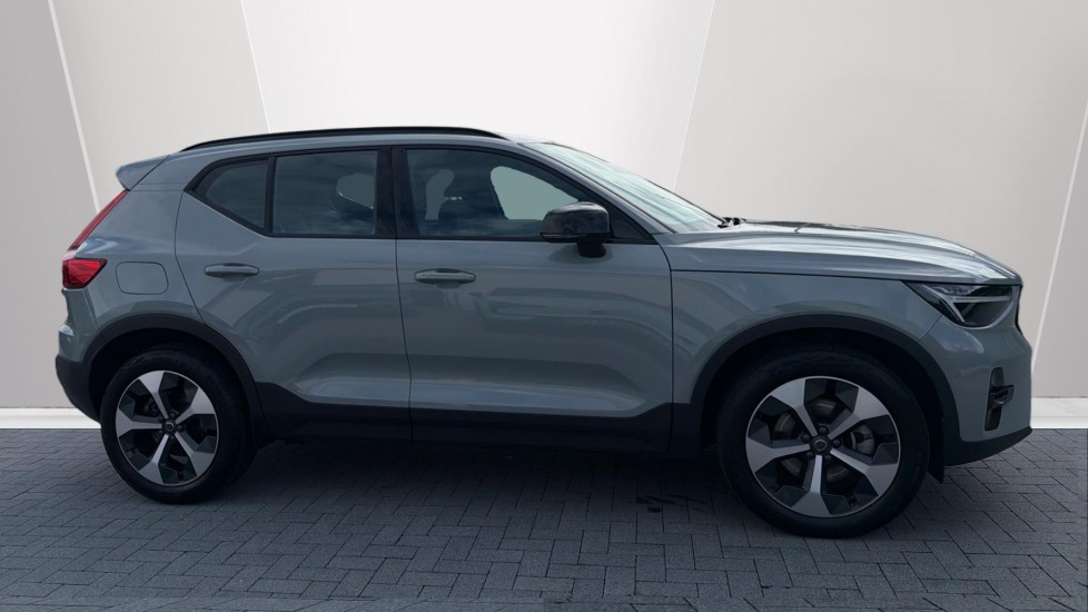 Volvo XC40 2.0 B4P Plus Dark 5dr Auto Petrol Estate - Image 3