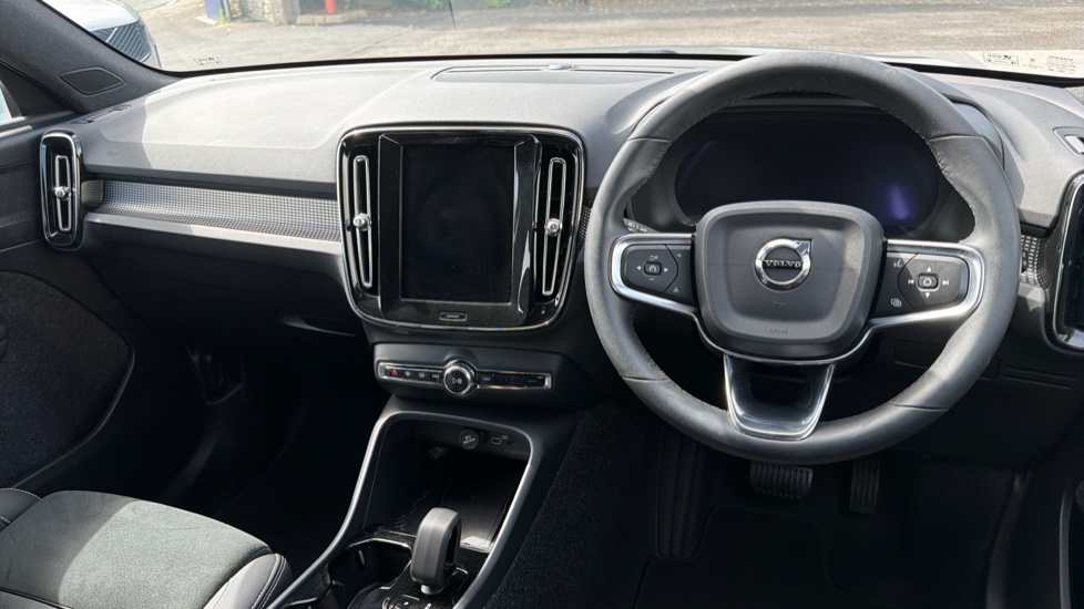 Volvo XC40 2.0 B4P Plus Dark 5dr Auto Petrol Estate - Image 4