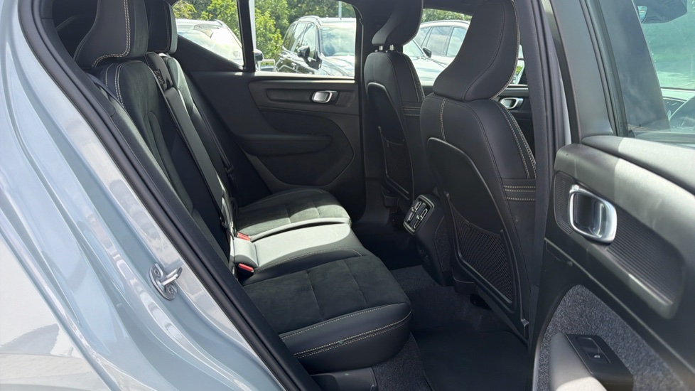 Volvo XC40 2.0 B4P Plus Dark 5dr Auto Petrol Estate - Image 6