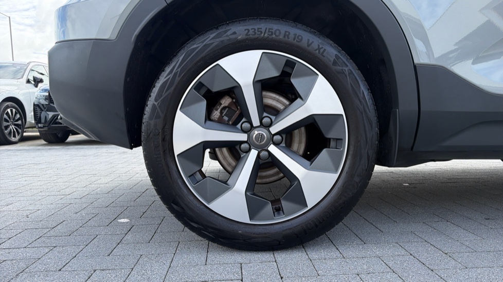 Volvo XC40 2.0 B4P Plus Dark 5dr Auto Petrol Estate - Image 9