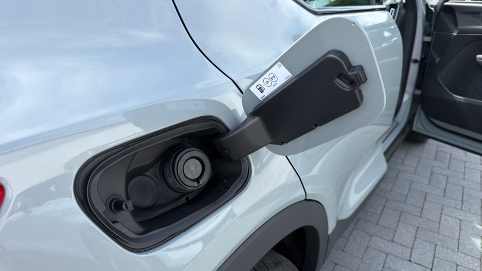 Volvo XC40 2.0 B4P Plus Dark 5dr Auto Petrol Estate - Image 16