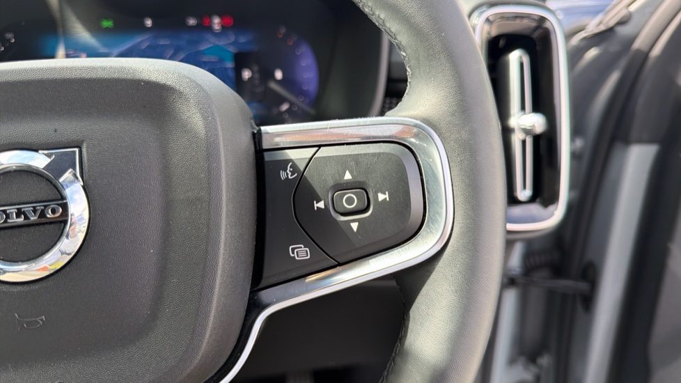 Volvo XC40 2.0 B4P Plus Dark 5dr Auto Petrol Estate - Image 22