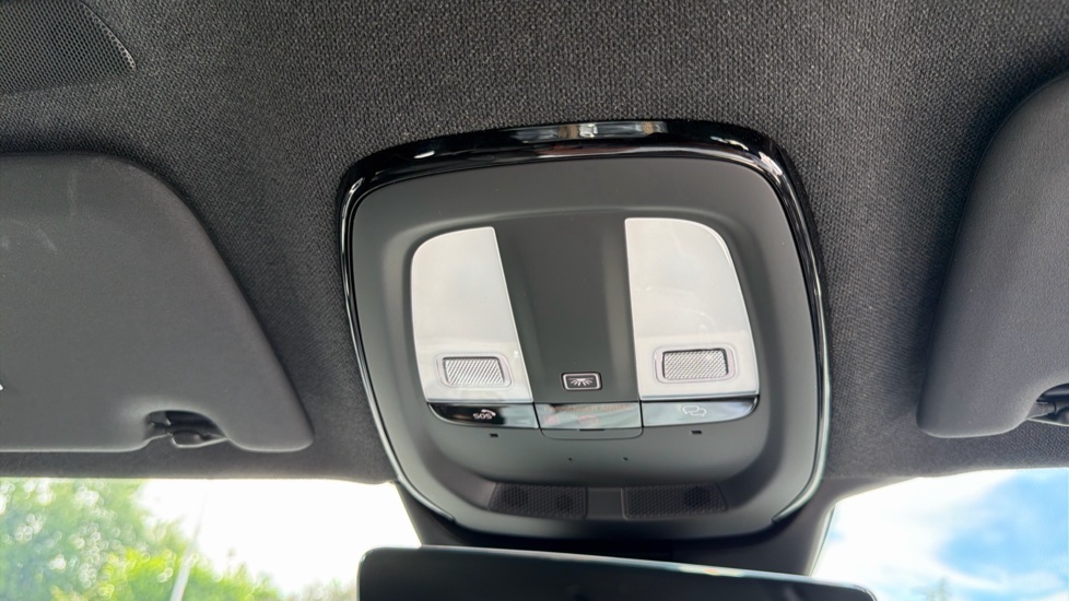Volvo XC40 2.0 B4P Plus Dark 5dr Auto Petrol Estate - Image 28