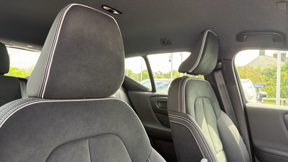 Volvo XC40 2.0 B4P Plus Dark 5dr Auto Petrol Estate - Image 31