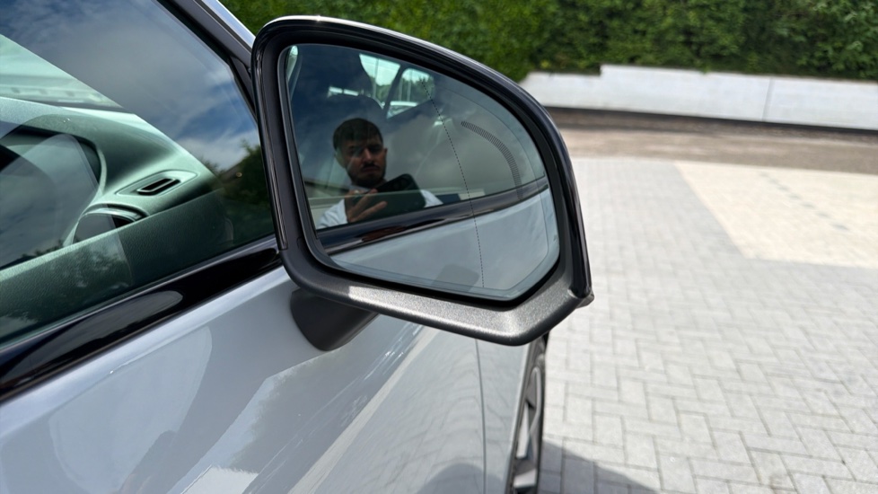 Volvo XC40 2.0 B4P Plus Dark 5dr Auto Petrol Estate - Image 32