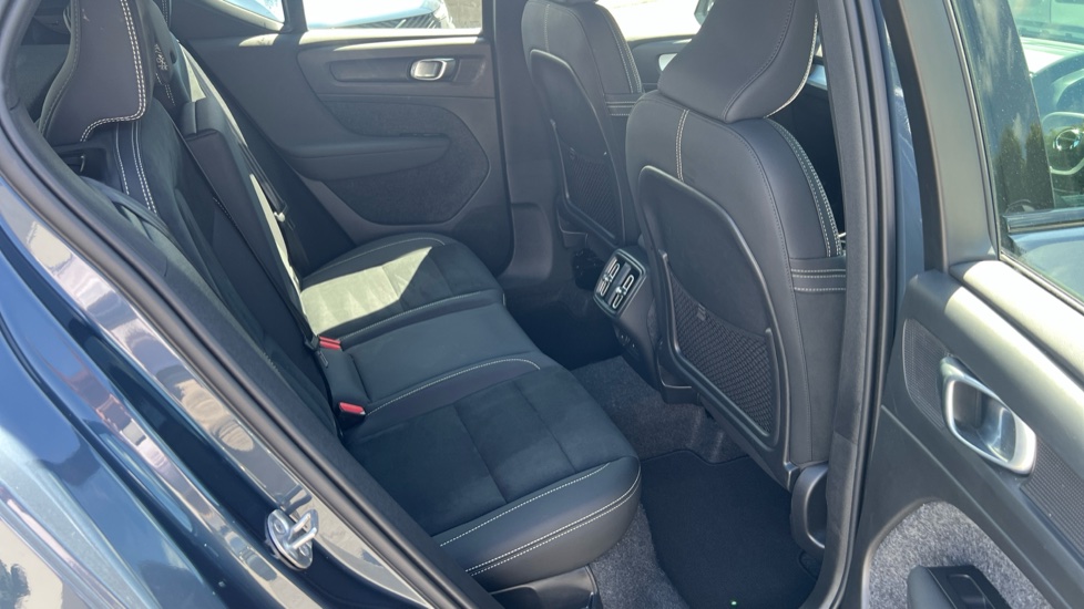 Volvo XC40 2.0 B4P Plus Dark 5dr Auto Petrol Estate - Image 6