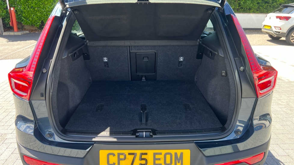 Volvo XC40 2.0 B4P Plus Dark 5dr Auto Petrol Estate - Image 13
