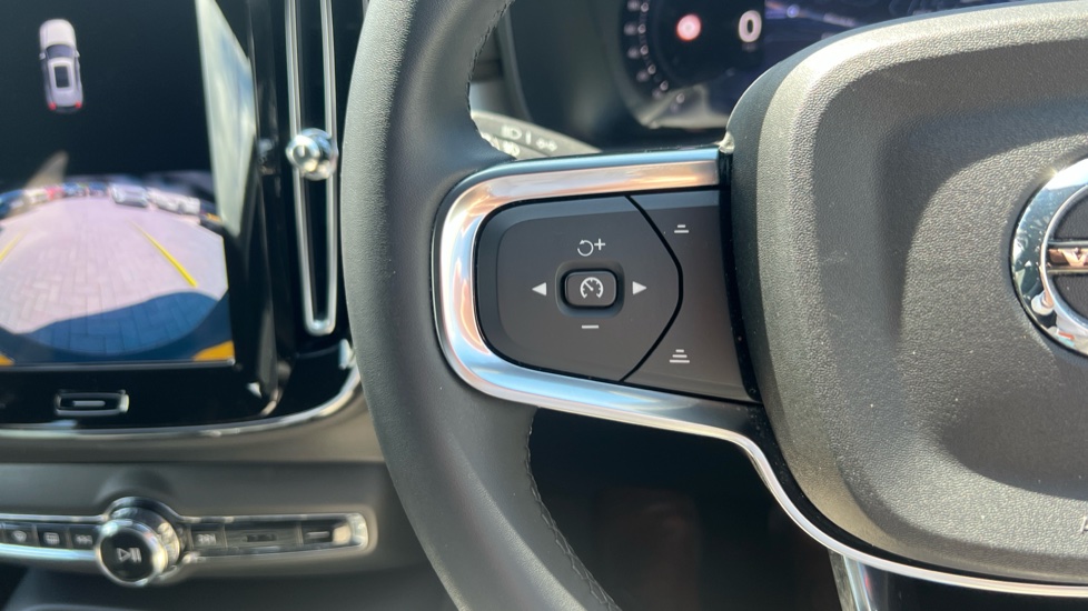 Volvo XC40 2.0 B4P Plus Dark 5dr Auto Petrol Estate - Image 19