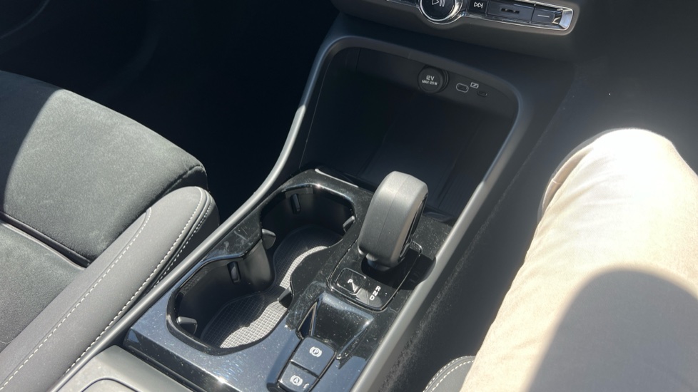 Volvo XC40 2.0 B4P Plus Dark 5dr Auto Petrol Estate - Image 23