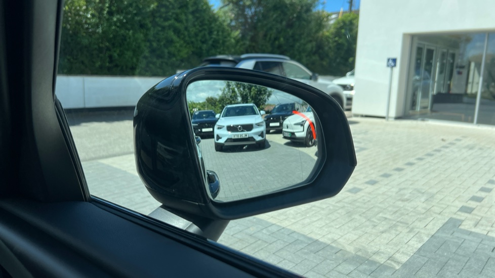 Volvo XC40 2.0 B4P Plus Dark 5dr Auto Petrol Estate - Image 28
