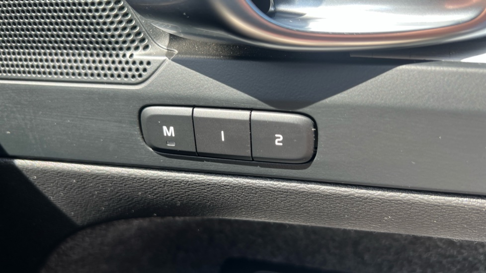 Volvo XC40 2.0 B4P Plus Dark 5dr Auto Petrol Estate - Image 32