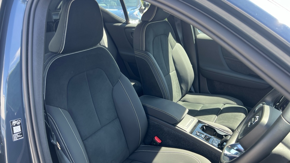 Volvo XC40 2.0 B4P Plus Dark 5dr Auto Petrol Estate - Image 36