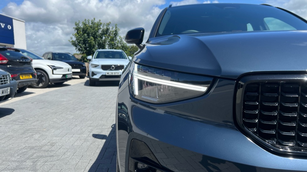 Volvo XC40 2.0 B4P Plus Dark 5dr Auto Petrol Estate - Image 37