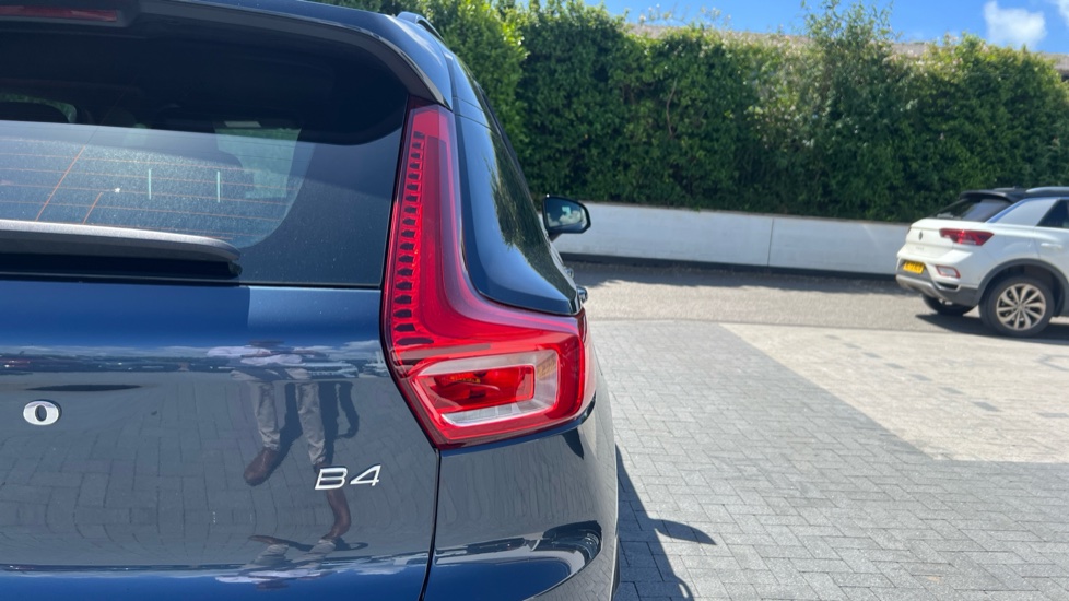Volvo XC40 2.0 B4P Plus Dark 5dr Auto Petrol Estate - Image 38