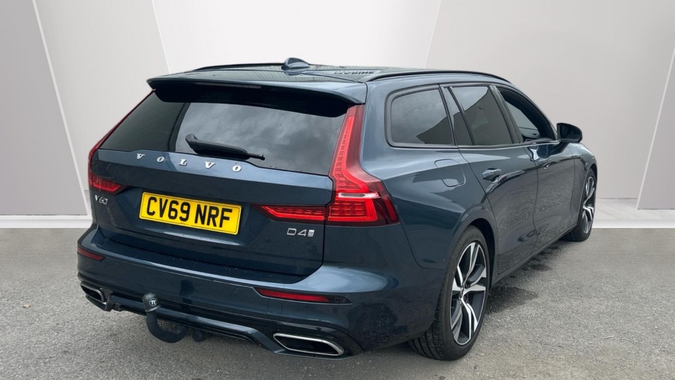 Volvo V60 D4 [163] R DESIGN 5dr Diesel Estate - Image 2