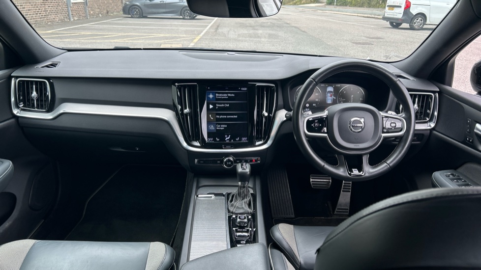 Volvo V60 D4 [163] R DESIGN 5dr Diesel Estate - Image 5