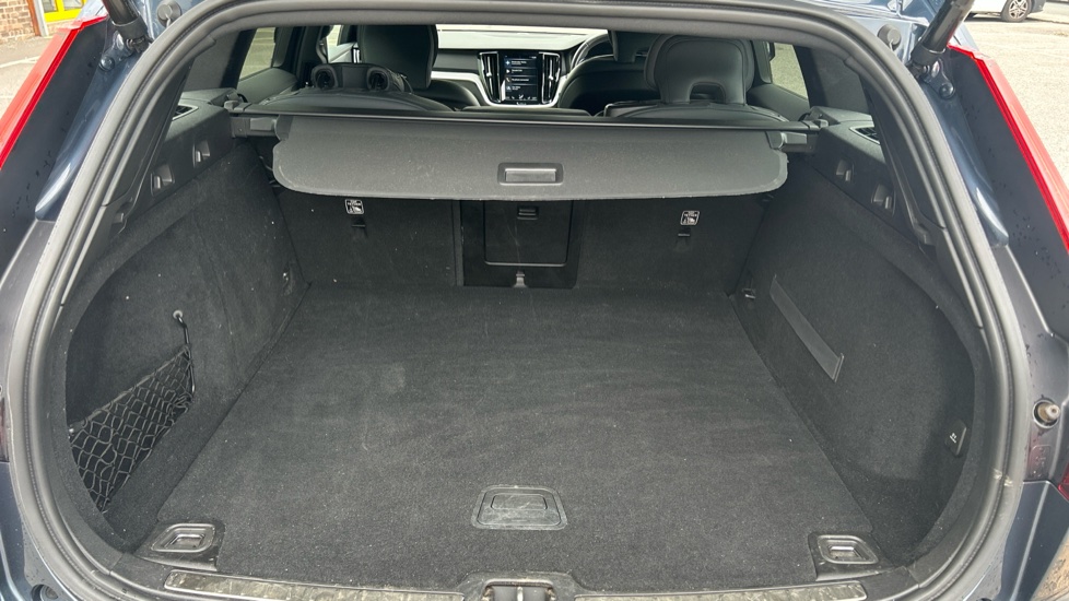 Volvo V60 D4 [163] R DESIGN 5dr Diesel Estate - Image 23