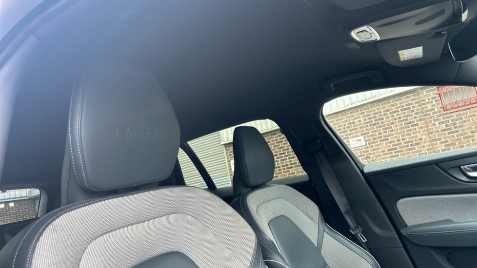 Volvo V60 D4 [163] R DESIGN 5dr Diesel Estate - Image 29