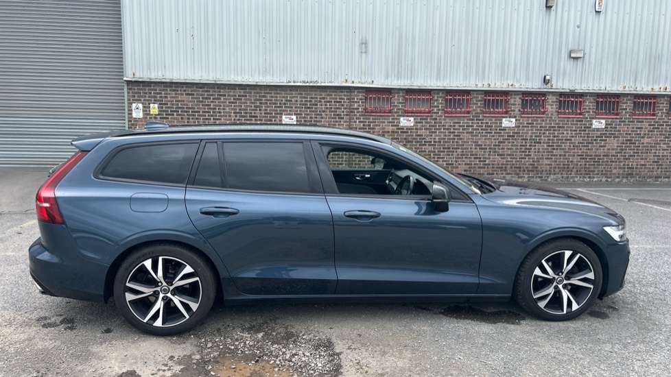 Volvo V60 D4 [163] R DESIGN 5dr Diesel Estate - Image 34
