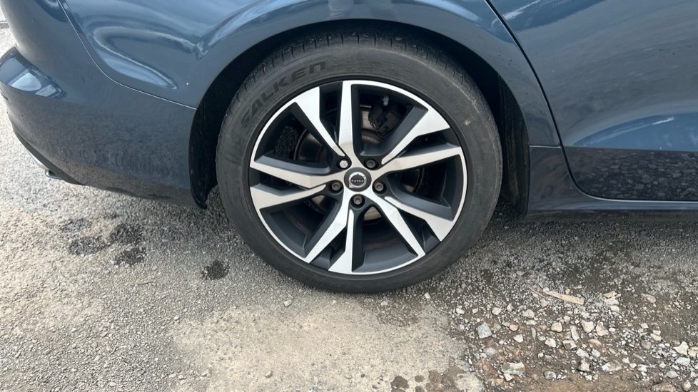 Volvo V60 D4 [163] R DESIGN 5dr Diesel Estate - Image 35
