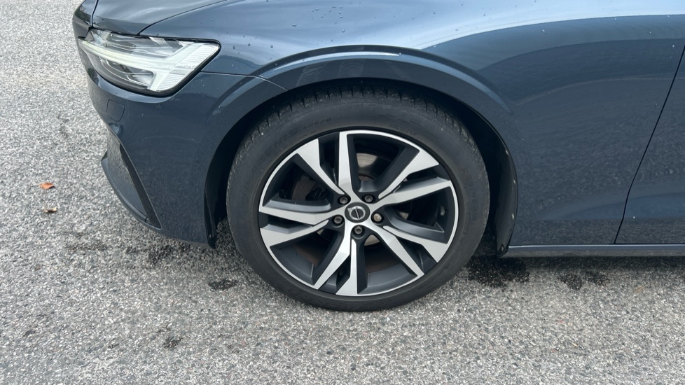 Volvo V60 D4 [163] R DESIGN 5dr Diesel Estate - Image 41