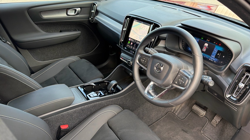 Volvo XC40 2.0 B4P Plus Dark 5dr Auto Petrol Estate - Image 4