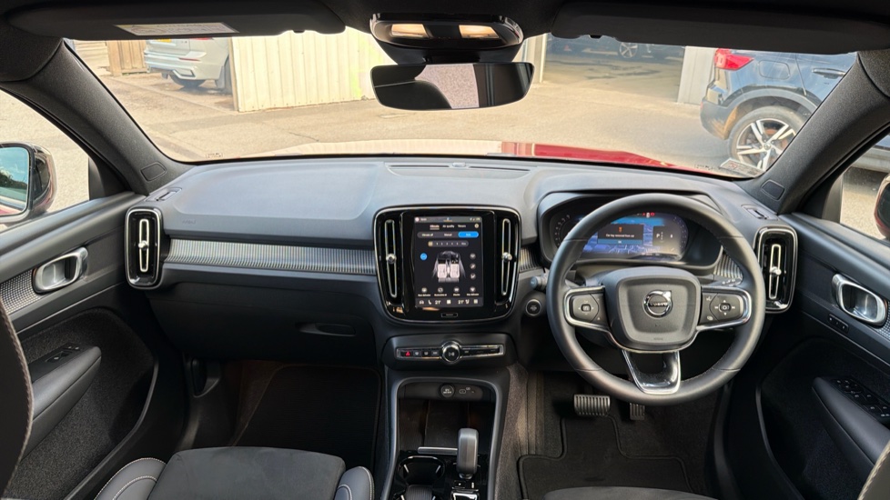 Volvo XC40 2.0 B4P Plus Dark 5dr Auto Petrol Estate - Image 5