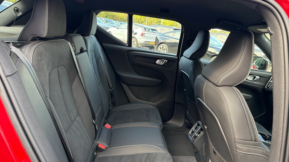 Volvo XC40 2.0 B4P Plus Dark 5dr Auto Petrol Estate - Image 6