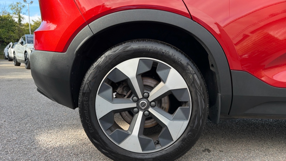 Volvo XC40 2.0 B4P Plus Dark 5dr Auto Petrol Estate - Image 9