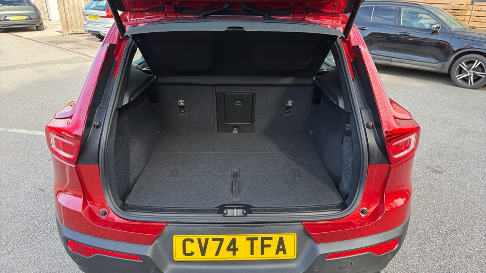 Volvo XC40 2.0 B4P Plus Dark 5dr Auto Petrol Estate - Image 13