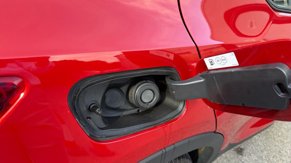 Volvo XC40 2.0 B4P Plus Dark 5dr Auto Petrol Estate - Image 15