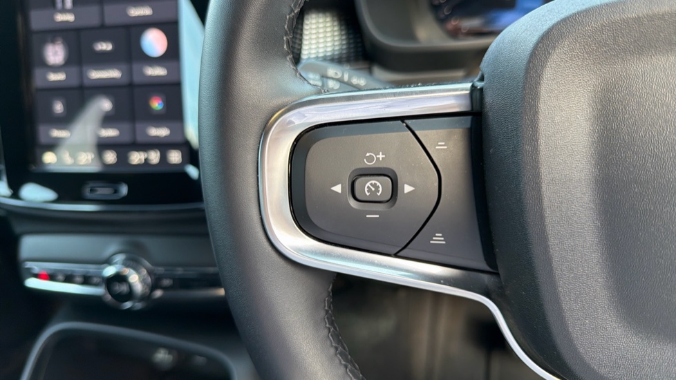 Volvo XC40 2.0 B4P Plus Dark 5dr Auto Petrol Estate - Image 20