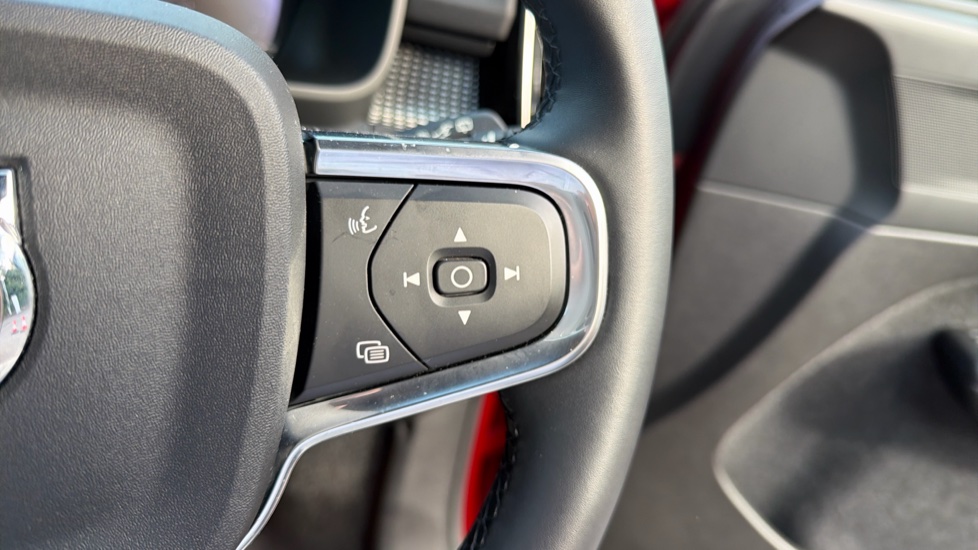 Volvo XC40 2.0 B4P Plus Dark 5dr Auto Petrol Estate - Image 21