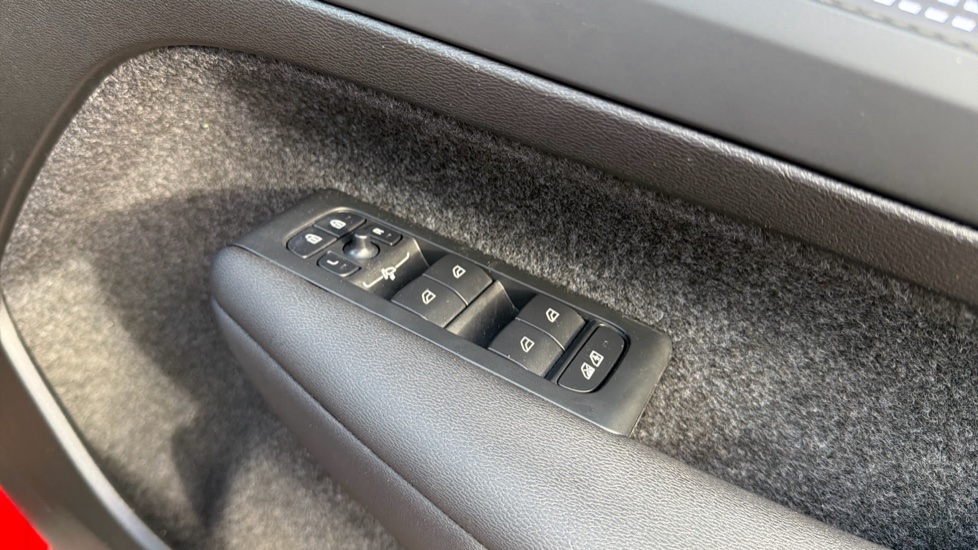 Volvo XC40 2.0 B4P Plus Dark 5dr Auto Petrol Estate - Image 23