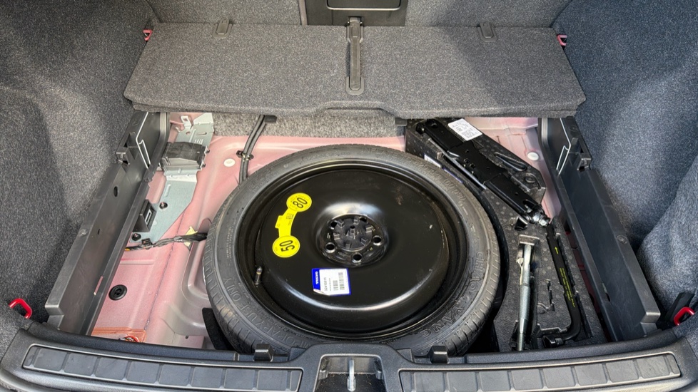Volvo XC40 2.0 B4P Plus Dark 5dr Auto Petrol Estate - Image 34