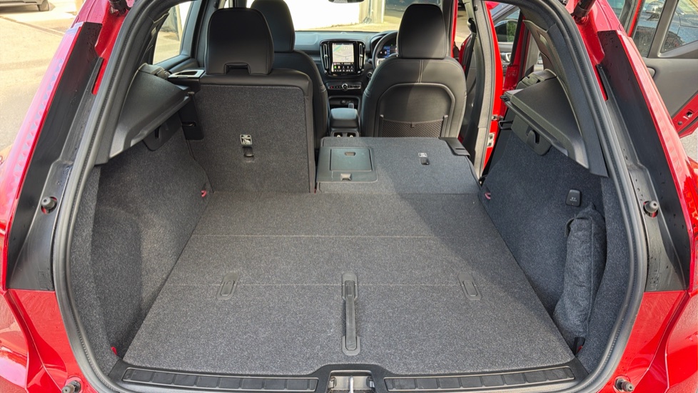 Volvo XC40 2.0 B4P Plus Dark 5dr Auto Petrol Estate - Image 35