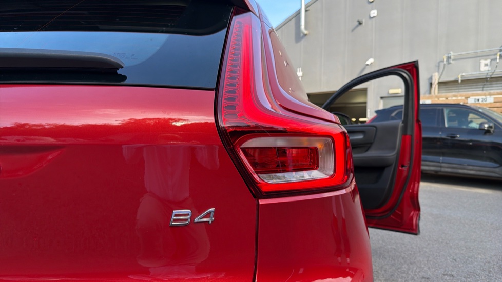 Volvo XC40 2.0 B4P Plus Dark 5dr Auto Petrol Estate - Image 36